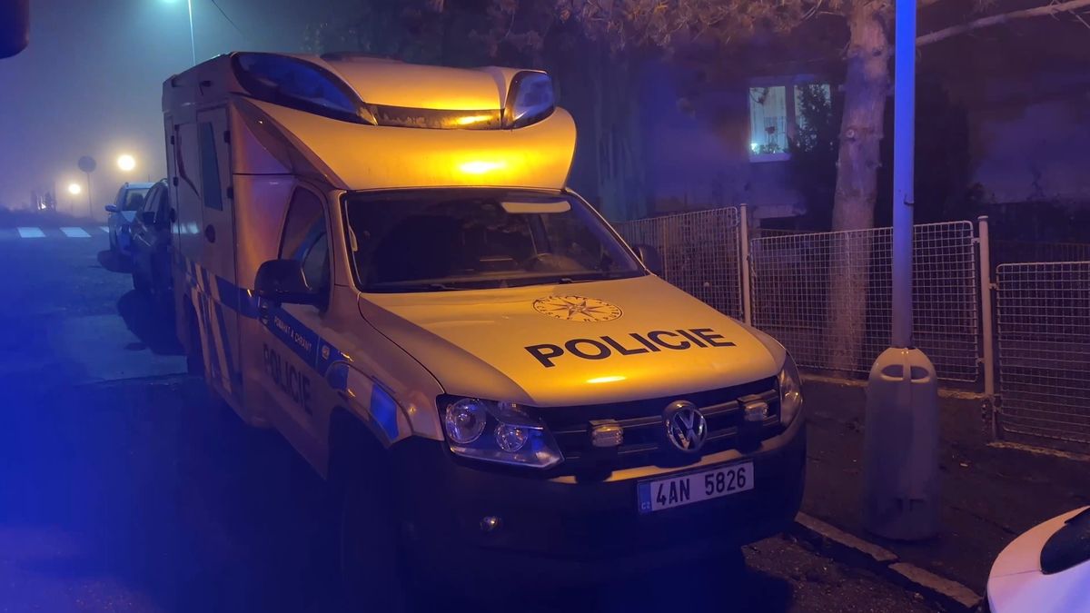 Střelba v domě ve Slaném: žena utekla, na muže nastoupila zásahovka